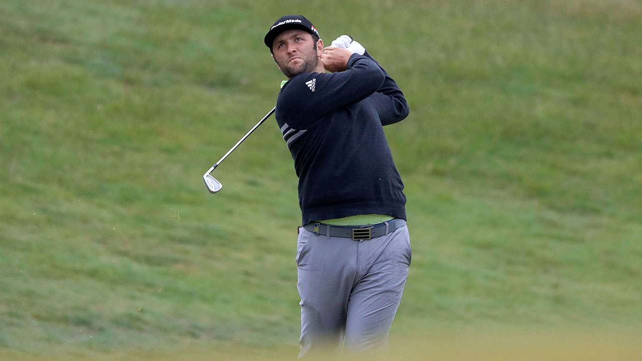 Golf-Rahm-watches-shot