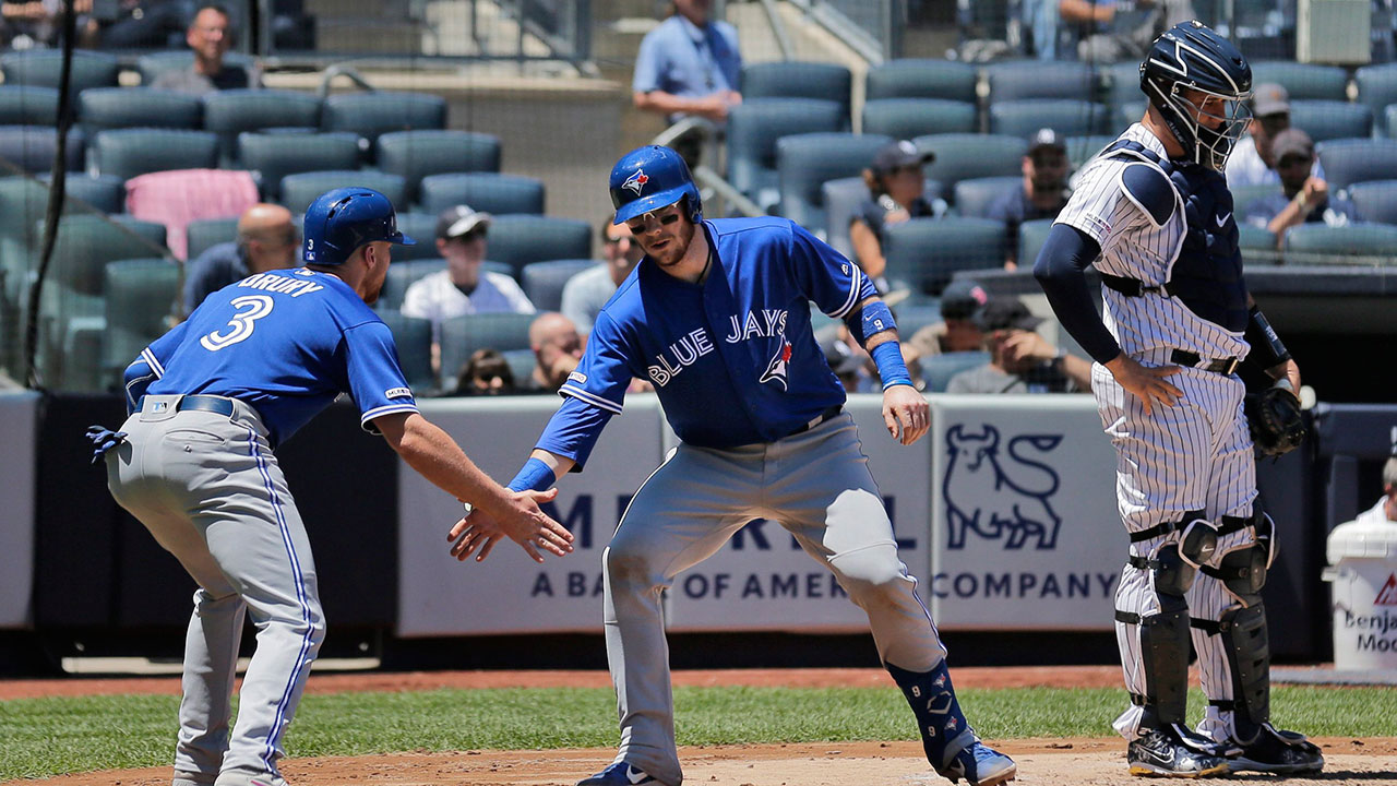 MLB-Blue-Jays-Drury-celebrates-home-run