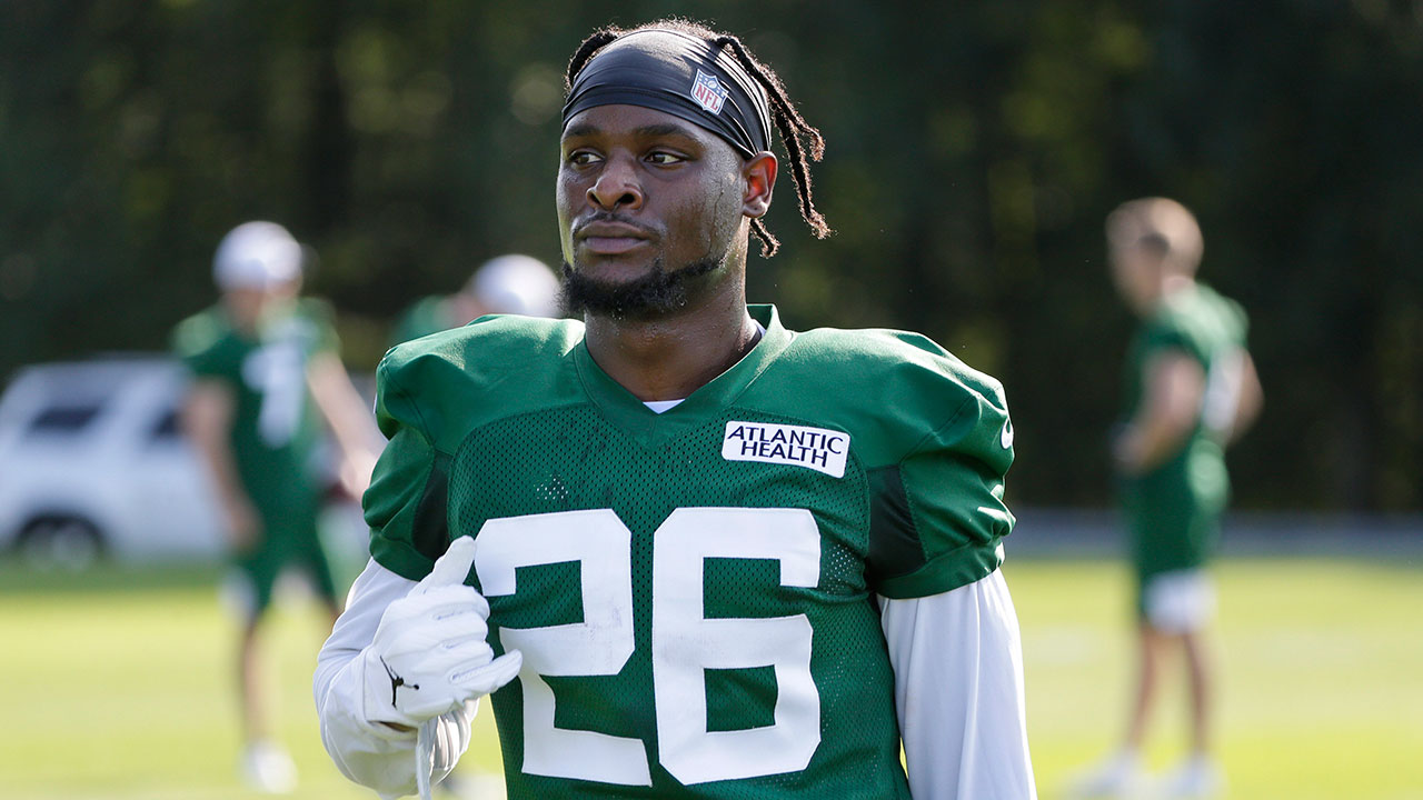 NFL-Jets-Bell-plays-in-training-camp