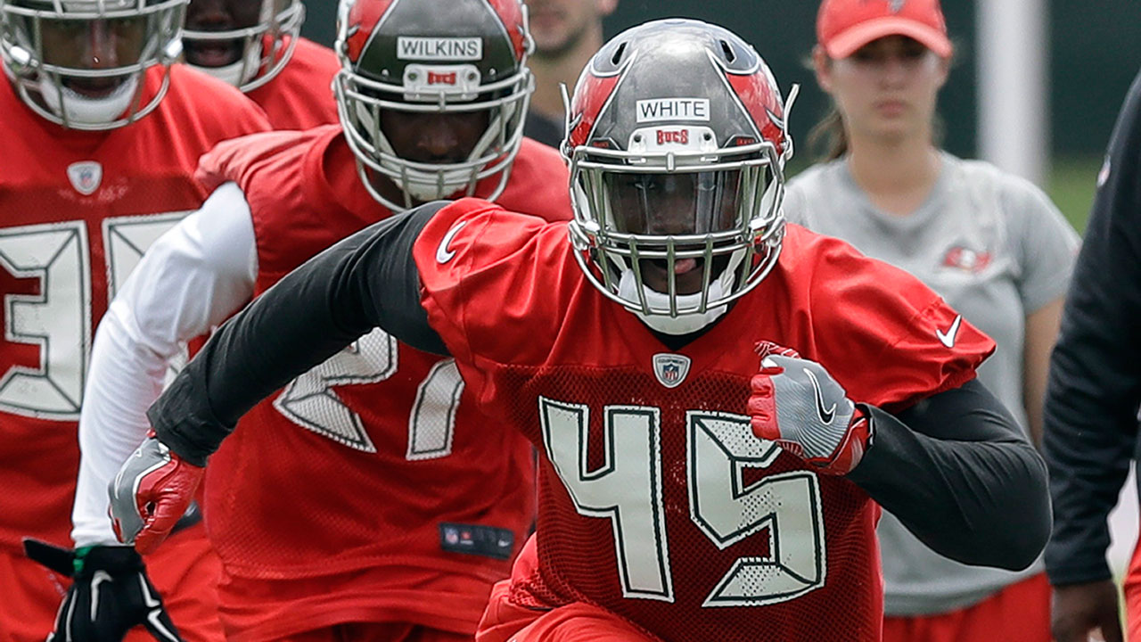 Buccaneers sign firstround pick Devin White