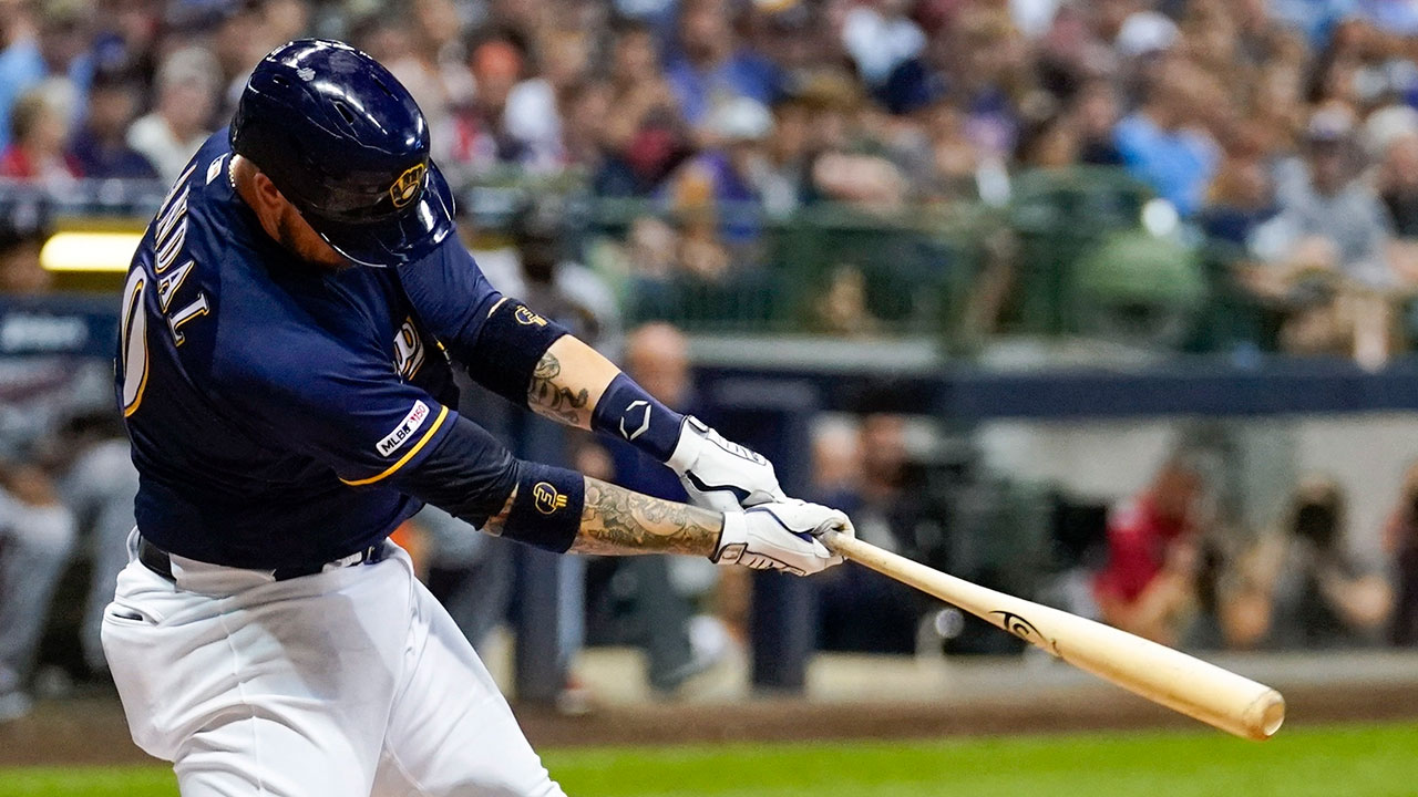 MLB-Brewers-Grandal-hits-