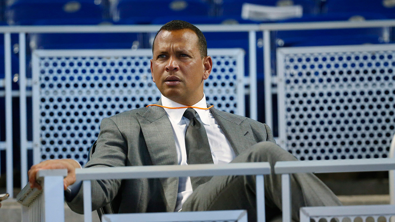 Rodriguez returns as Yankees honour 2009 championship team at Old-Timers&#8217; Day