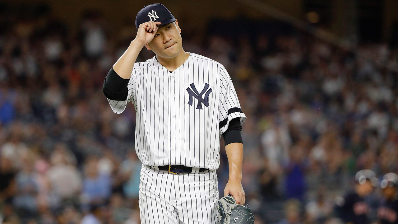 MLB-Yankees-Tanaka-tips-cap-to-fans