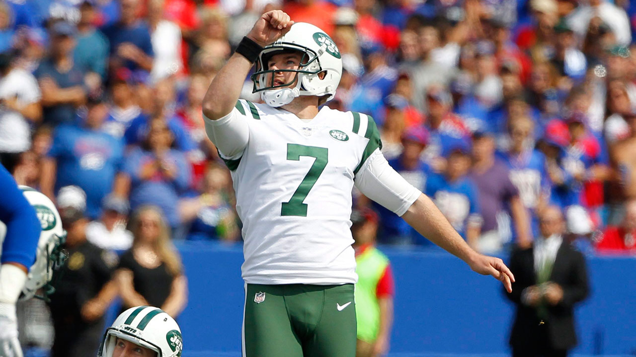 NFL-Jets-Catanzaro-watches-kick