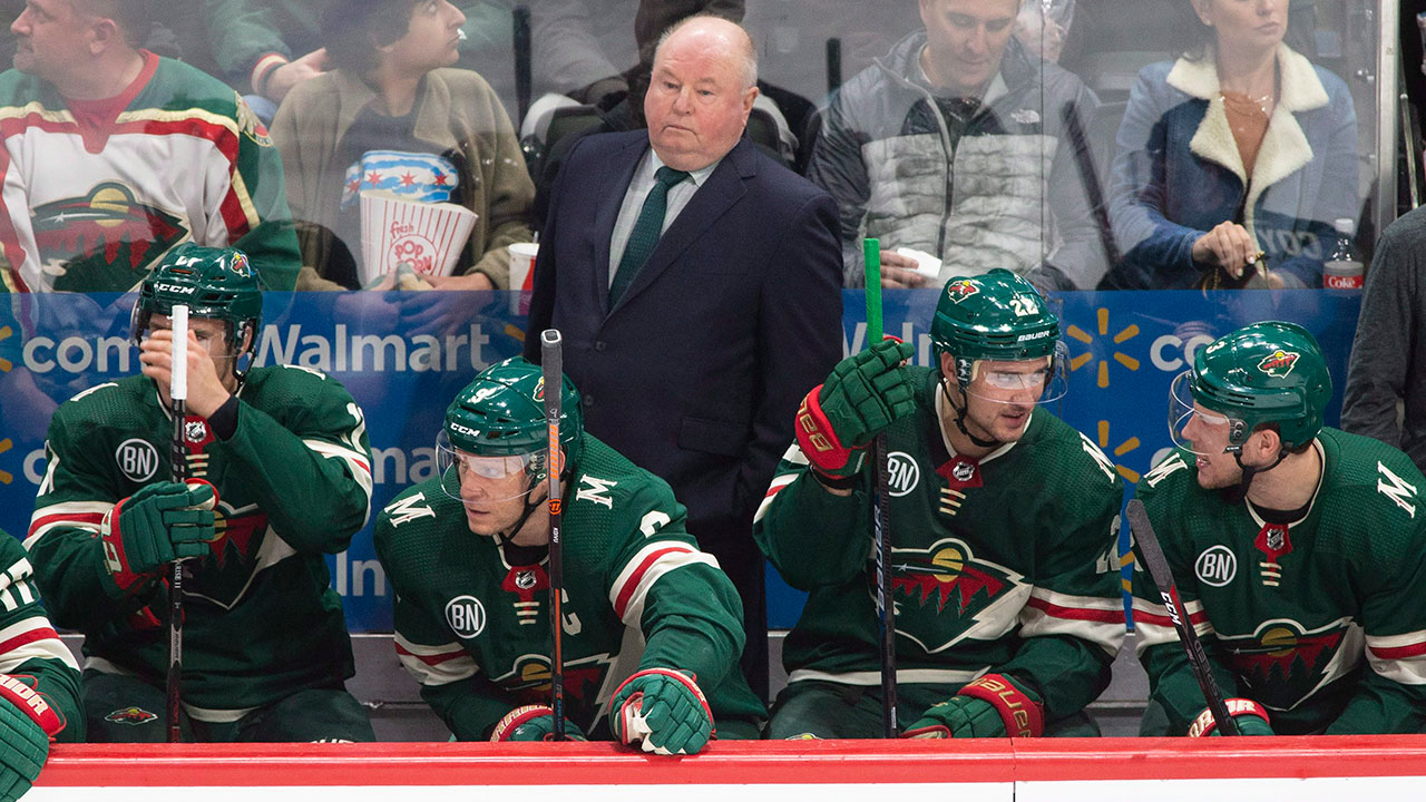 NHL-Boudreau-stands-on-bench