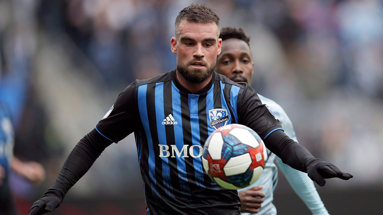 Soccer-Impact-Camacho-controls-ball