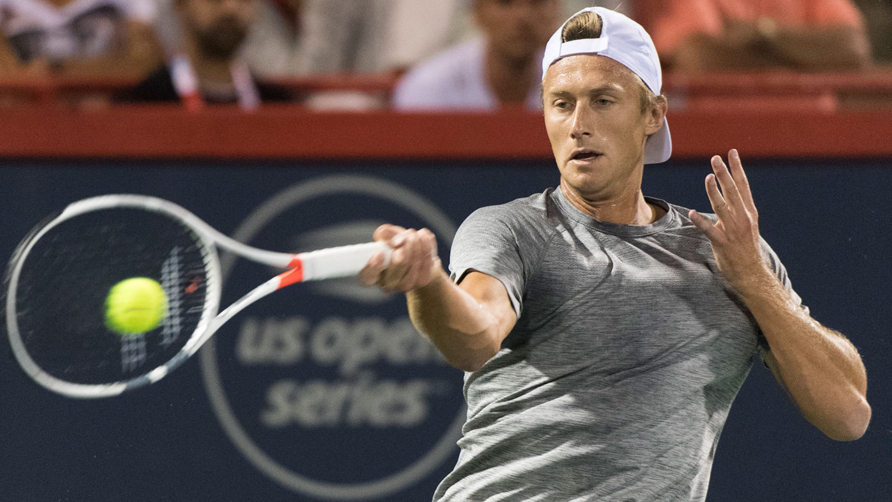 Tennis-ATP-Polansky-hits-ball