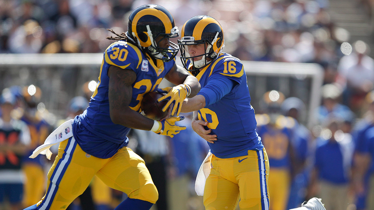 rams-jared-goff-hands-ball-off-to-todd-gurley