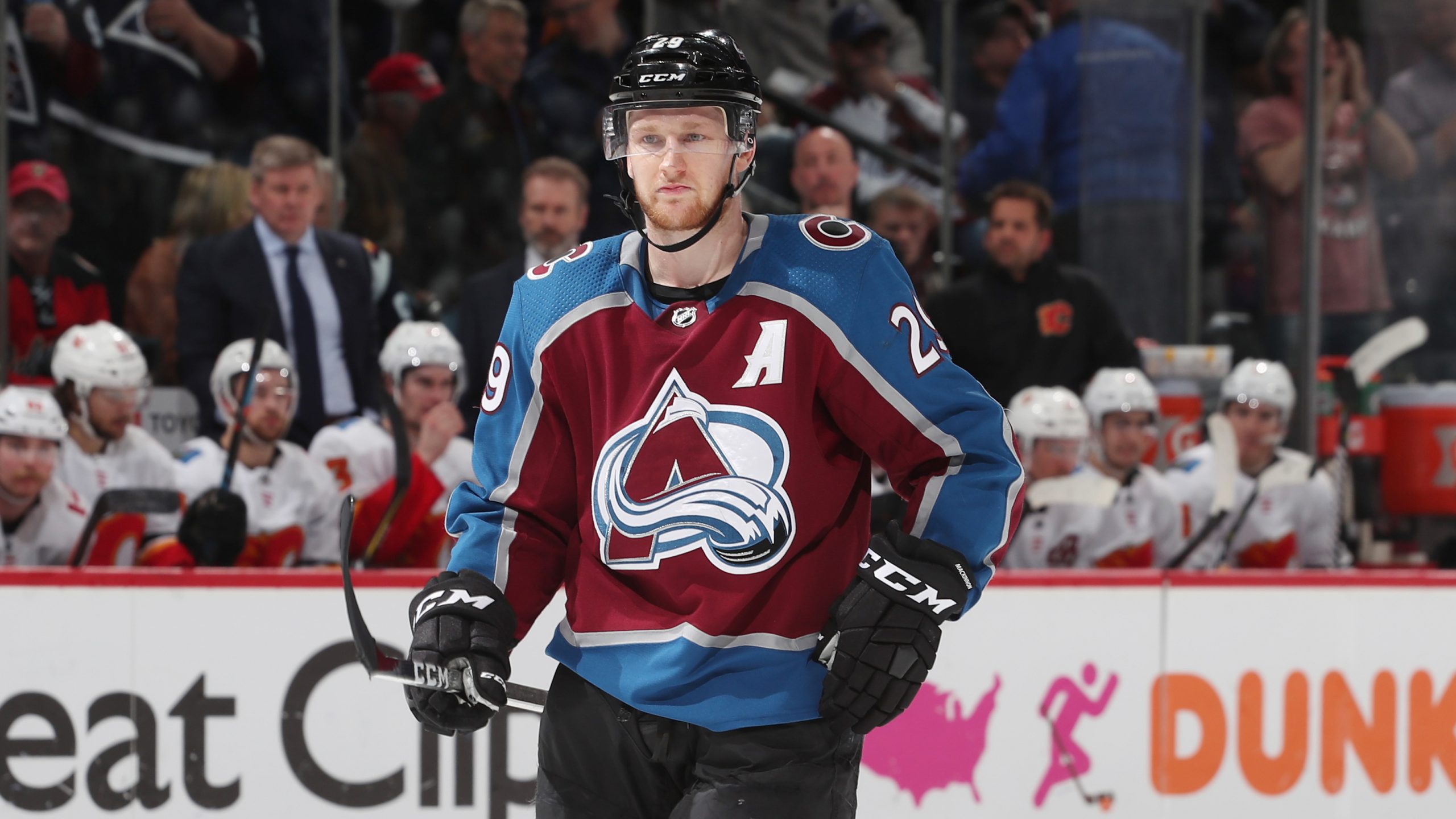 Avalanche's Nathan MacKinnon suffers injury in win
