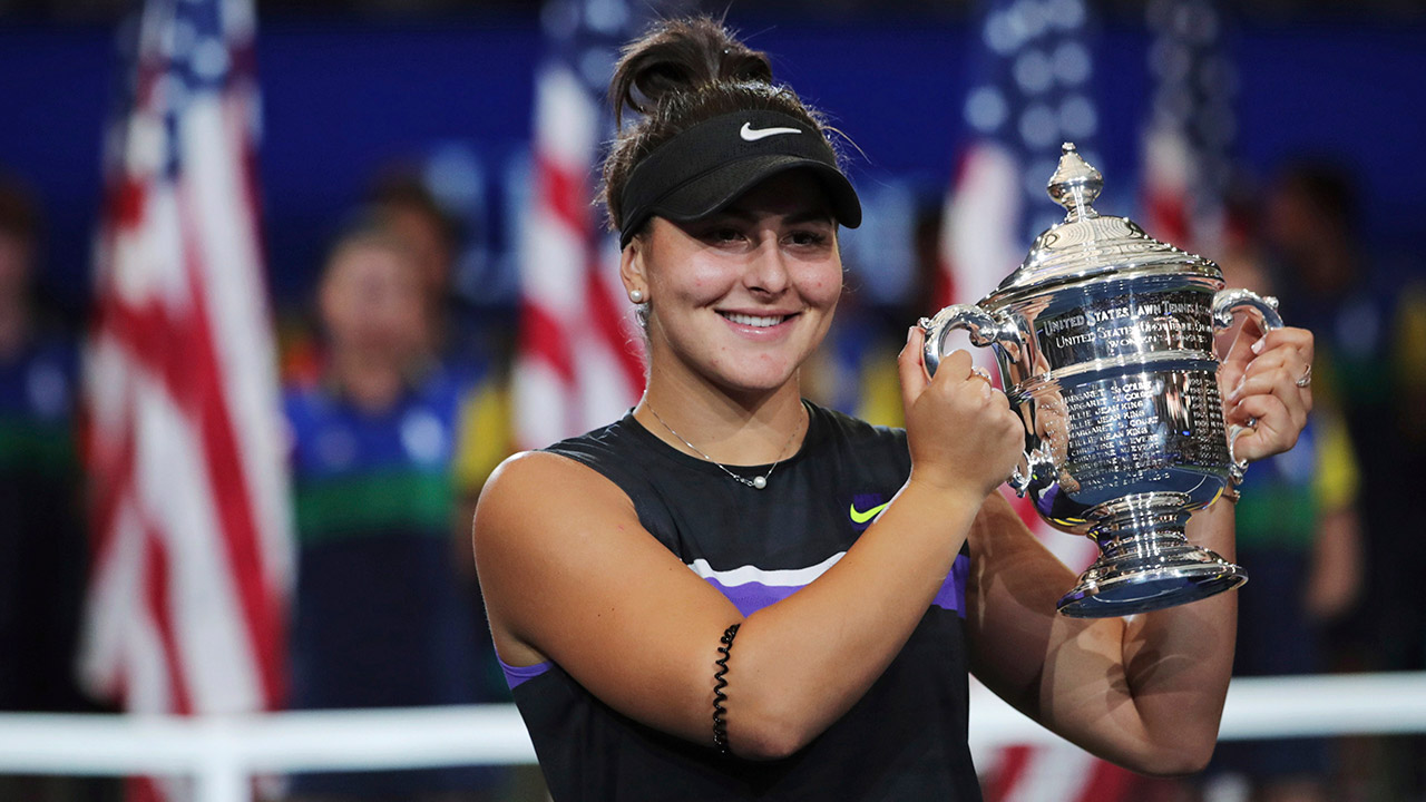 canadian-bianca-andreescu-holds-up-us-open-trophy