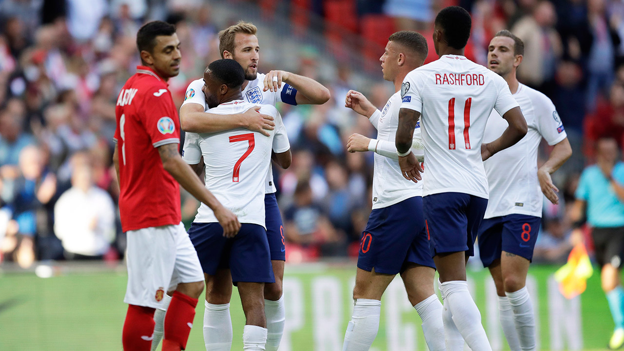englands-harry-kane-celebrates-goal-with-teammates