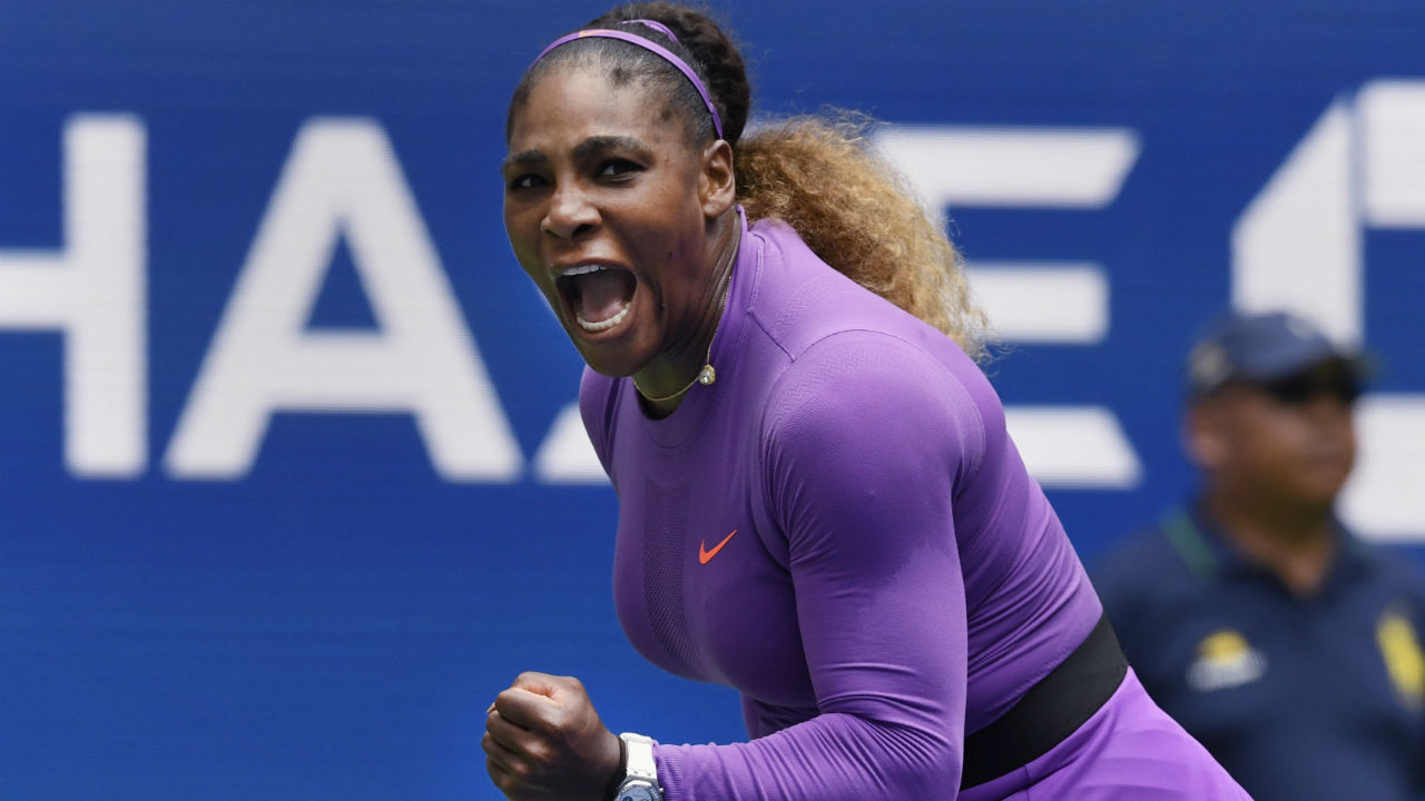 Serena Williams rolls ankle, still advances into U.S