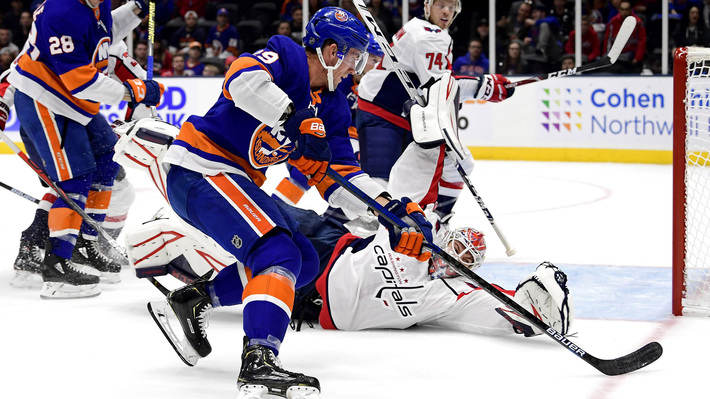 Ilya Samsonov wins NHL debut as Capitals beat Isla