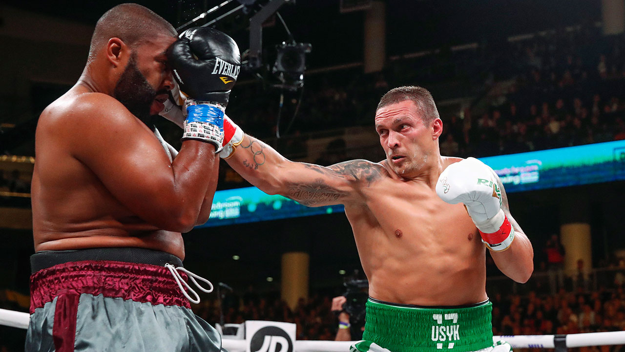 Oleksandr-Usyk-punches-Chazz-Witherspoon-in-heavyweight-boxing-bout