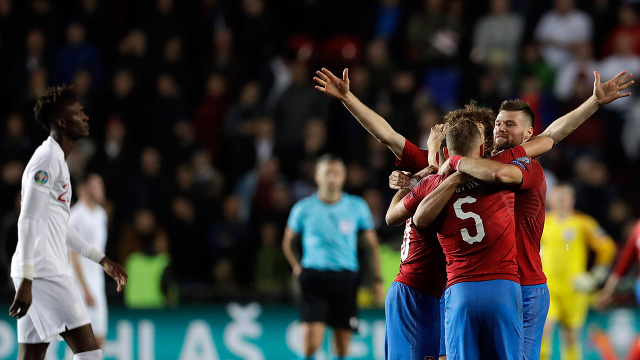 czech-republic-players-celebrate-win-over-england