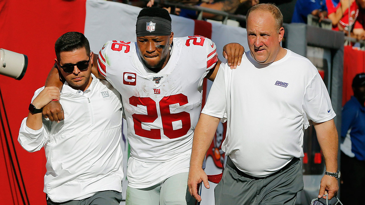 giants-saquon-barkley-helped-off-field-with-injury