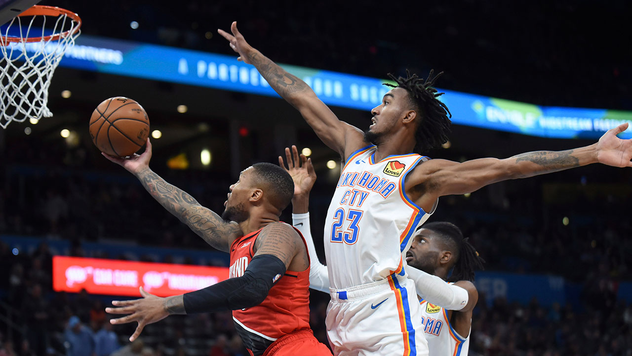 lillard-trail-blazers-scores-basket