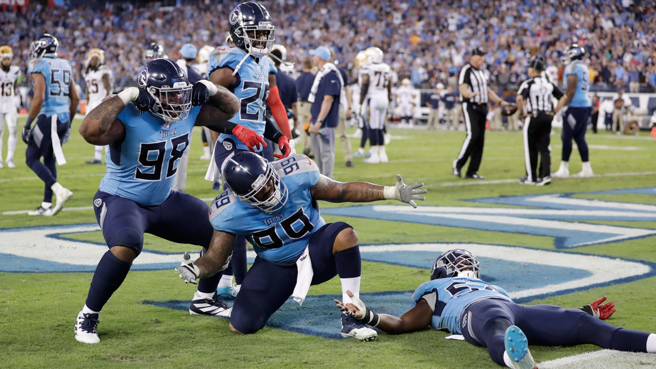 AP source: Titans reach 4-year deal with Pro Bowler Simmons