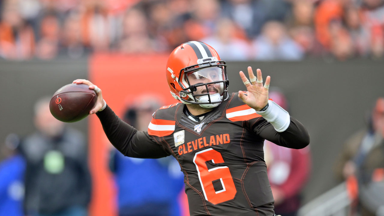 baker-mayfield-throws-pass