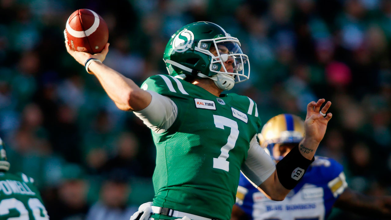 roughriders-fajardo-throws-pass