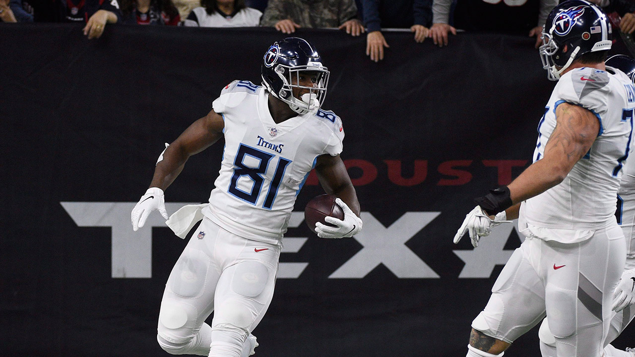 Tennessee Titans tight end Jonnu Smith (81) celebrates his 61-yard touchdown catch against the Houston Texans. (Eric Christian Smith/AP)