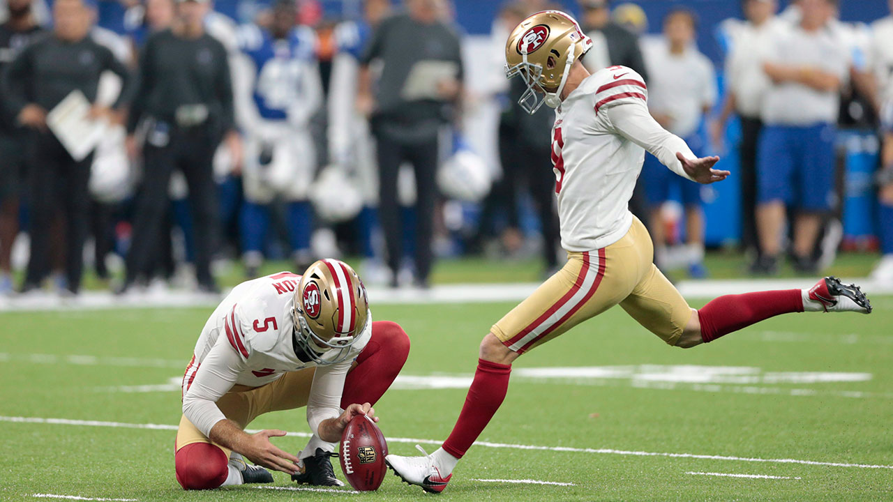 San Francisco 49ers kicker Robbie Gould (9) kicks a field goal. (AJ Mast/AP)