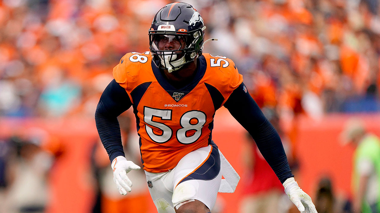 Denver Broncos outside linebacker Von Miller (58) runs a play against the Chicago Bears during the second half of an NFL football game. (Jack Dempsey/AP)