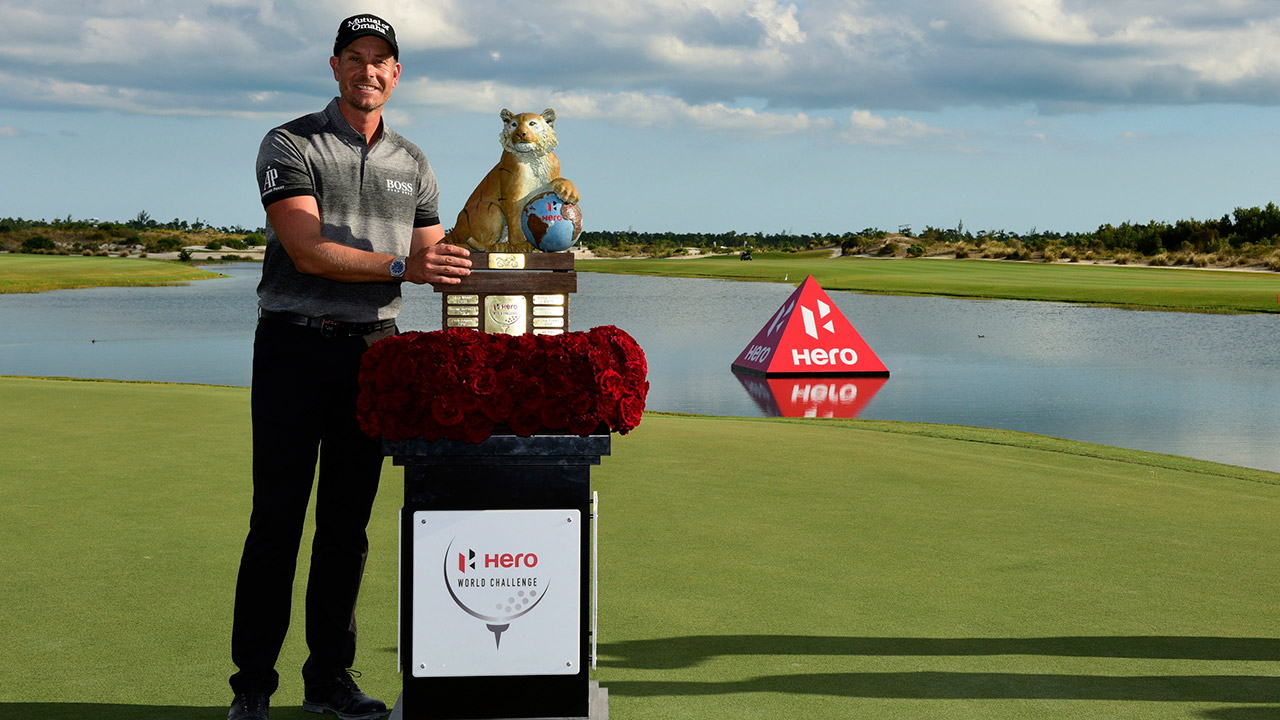 henrik-stenson-poses-with-hero-world-challenge-trophy