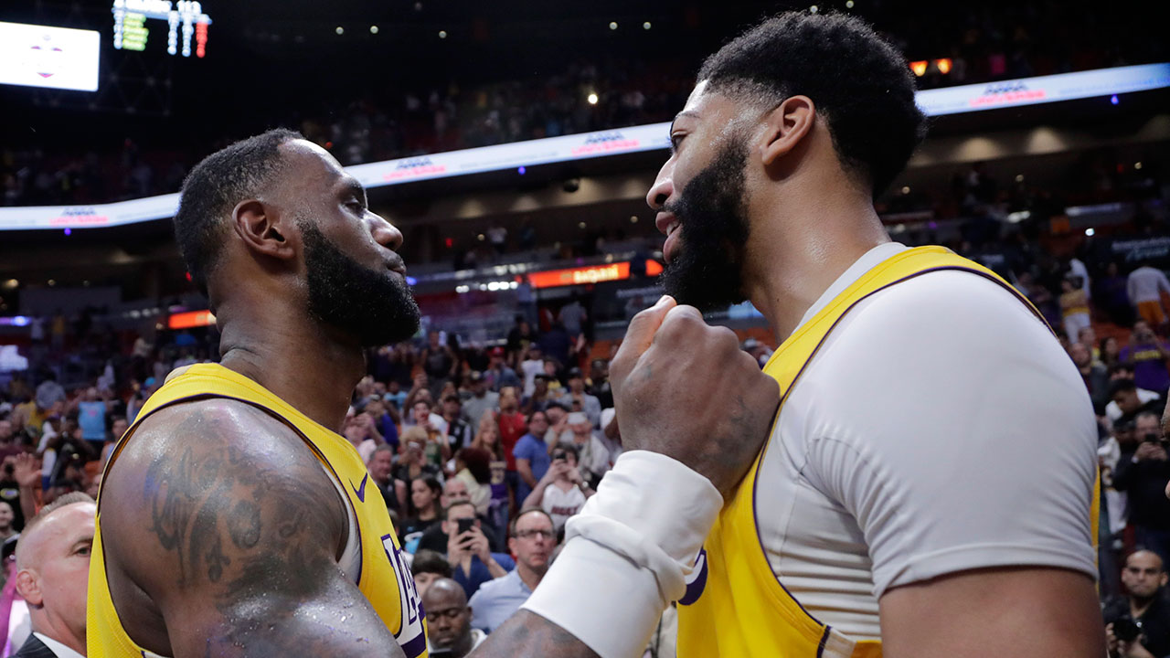 lakers-celebrate-win