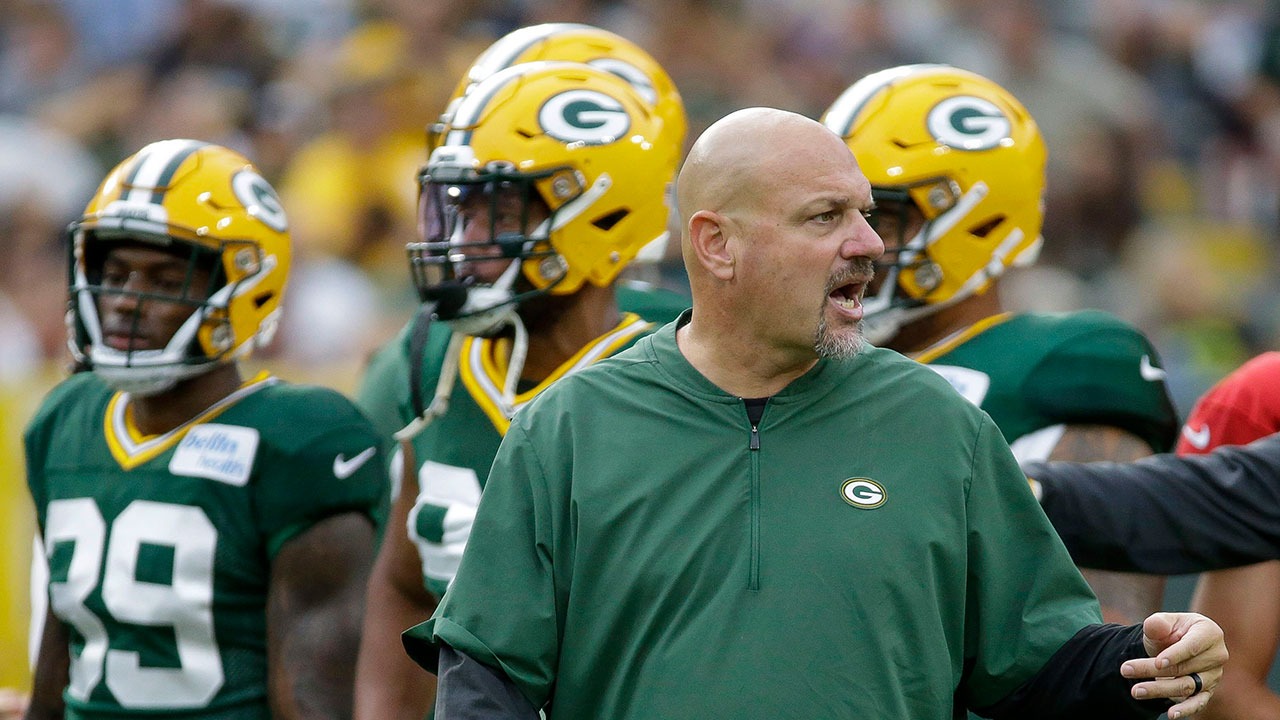 Green Bay Packers defensive coordinator Mike Pettine talks with members of the defensive unit during the NFL football team's Family Night practice Friday, Aug 2, 2019, in Green Bay, Wis. (Mike Roemer/AP)