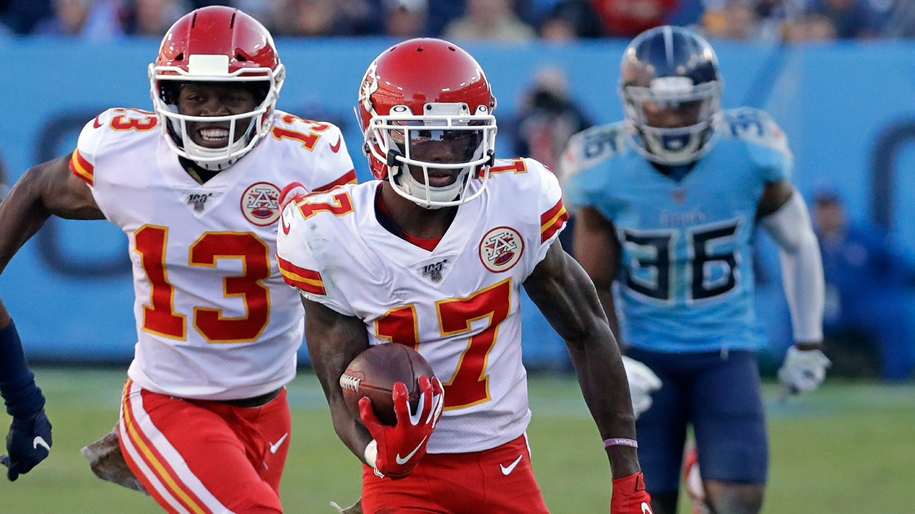 chiefs-mecole-hardman-scores-touchdown-against-titans