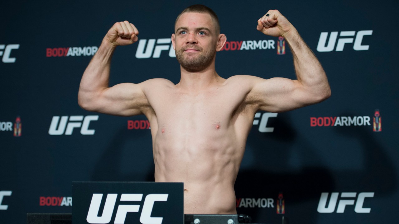 Welterweight fighter Tristan Connelly seen during a UFC official weigh-in in Richmond, B.C., in 2019. (Jonathan Hayward/CP)