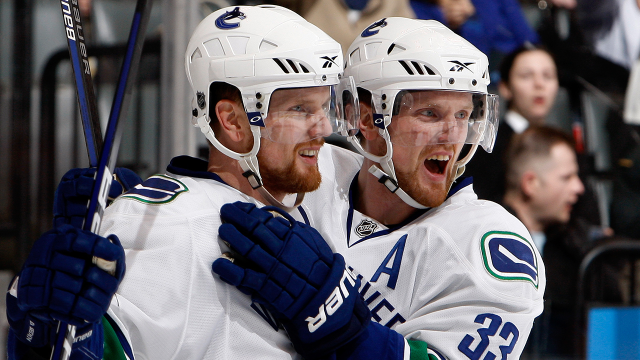 Canucks honour legends Daniel, Henrik Sedin with jersey retirement