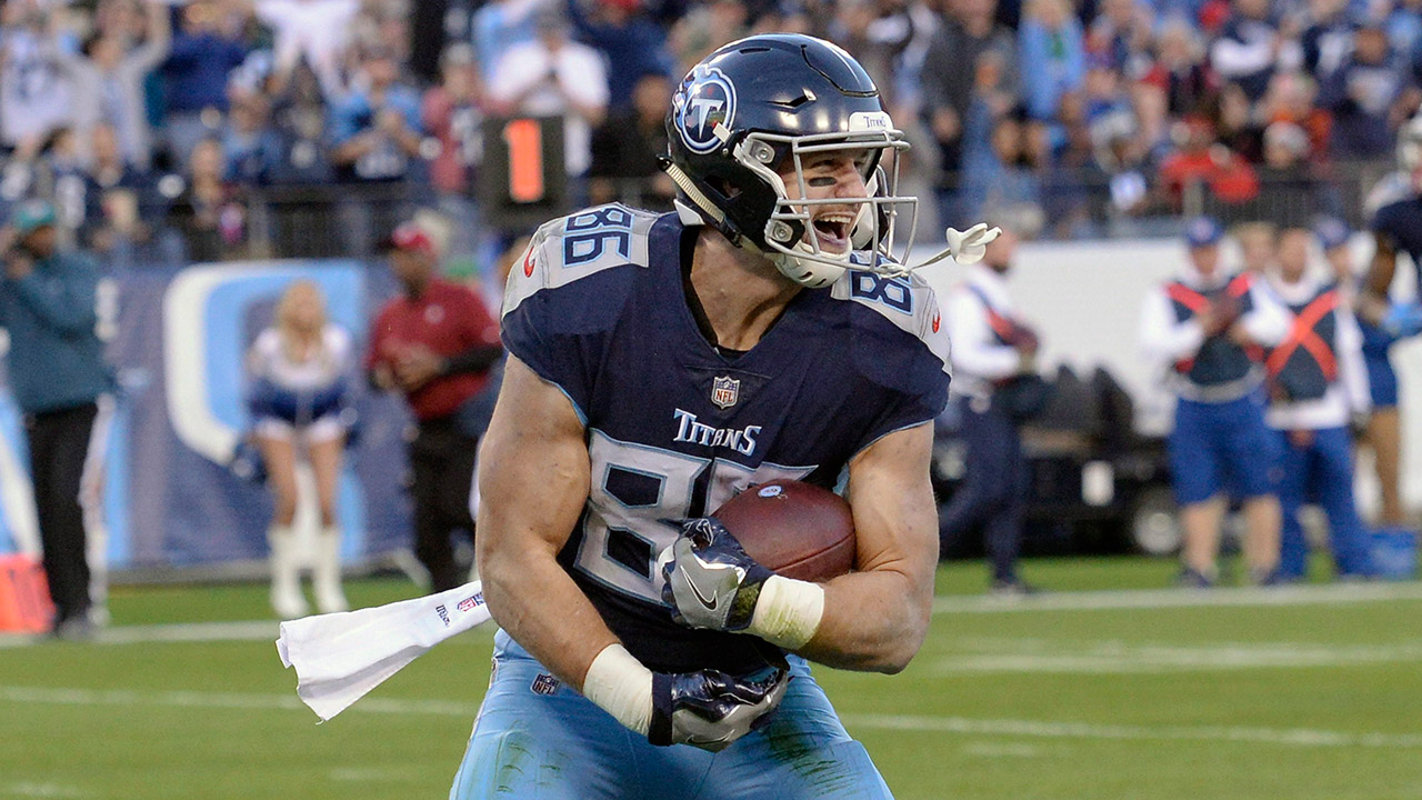 titans-anthony-firkser-celebrates-touchdown