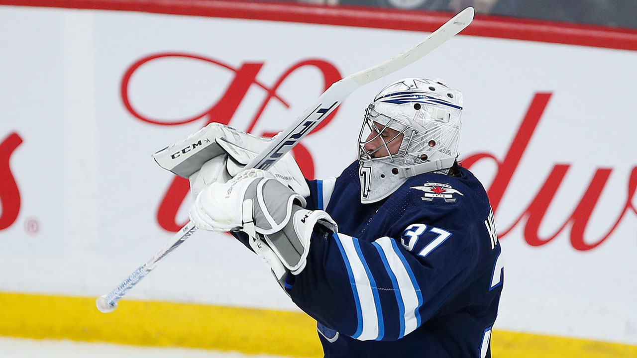 Hellebuyck posts league-leading sixth shutout in w
