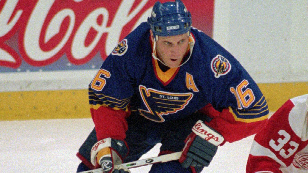 St. Louis Blues legend Brett Hull (16) seen here with the team in 1997