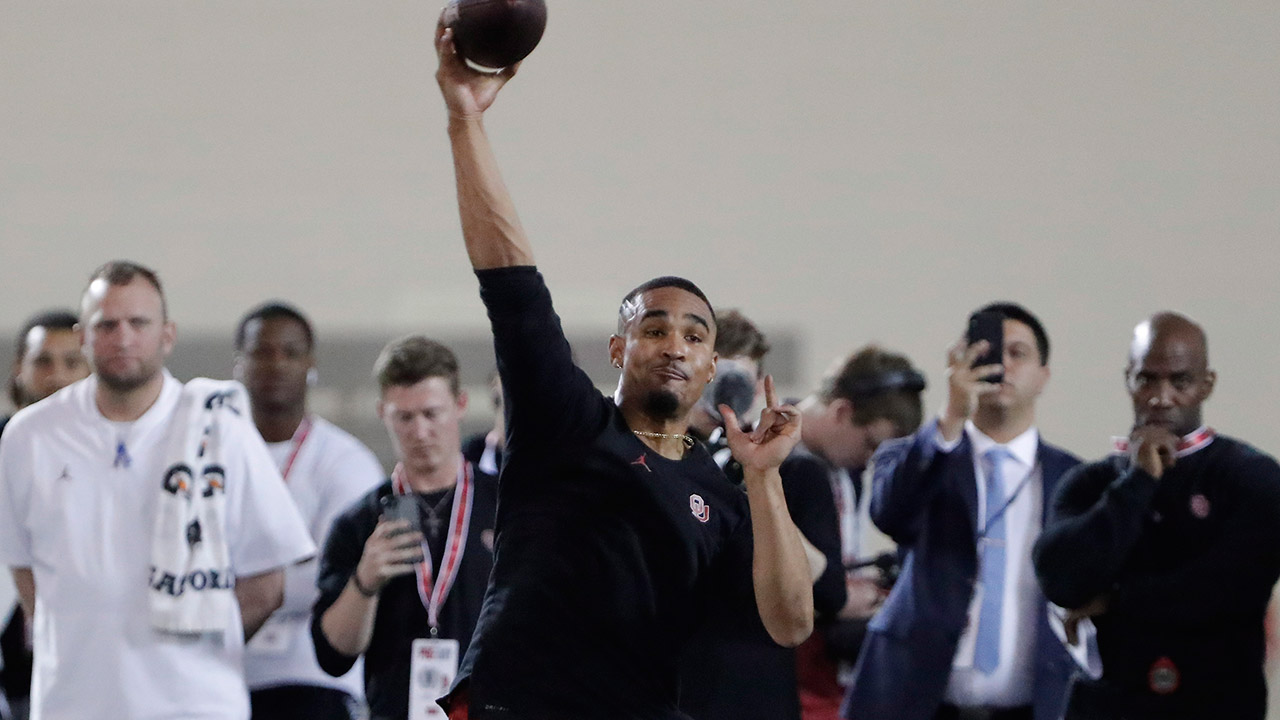 jalen-hurts-works-out-for-nfl-scouts
