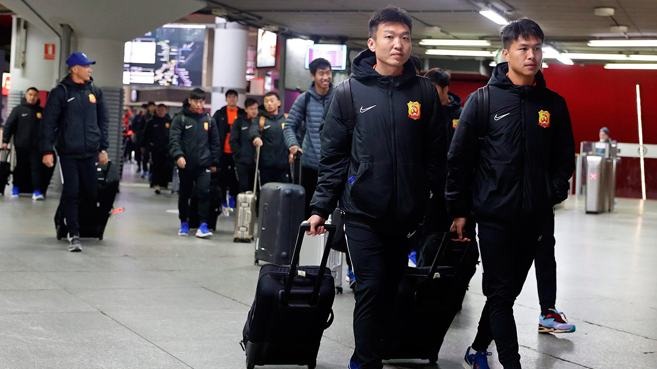 wuhan-zall-soccer-team-arrives-at-train-station