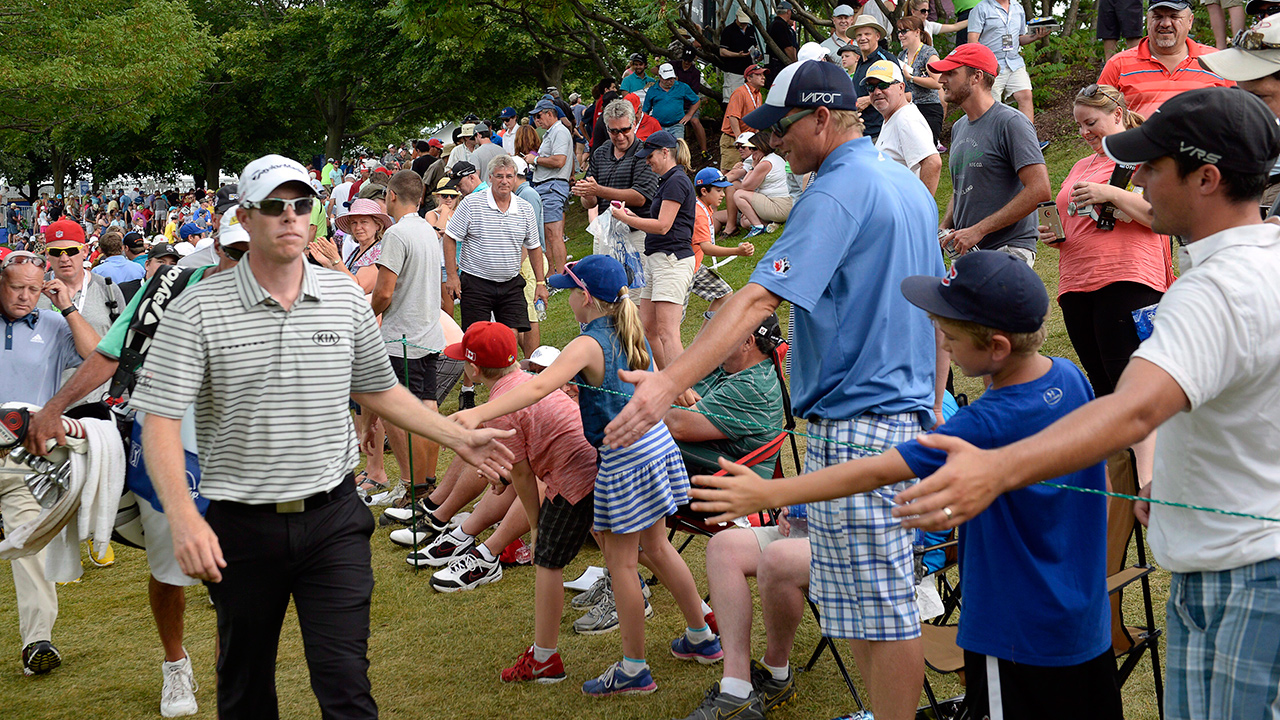 david-hearn-greets-fans-at-2015-canadian-open