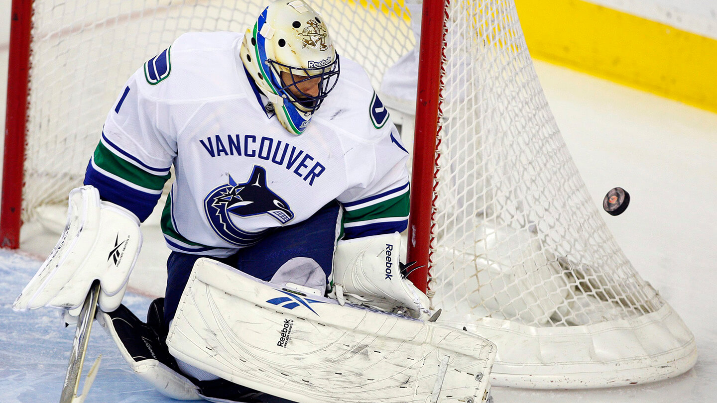 Roberto Luongo to be inducted into Canucks Ring of Honour thumbnail