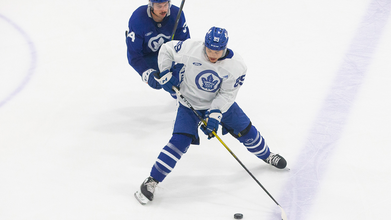 Toronto Maple Leafs Nick Robertson (right) shields the puck from Auston Matthews as training camp opens in Toronto, on Monday, July 13, 2020 ahead of the resumption of the NHL season. (Chris Young/CP)