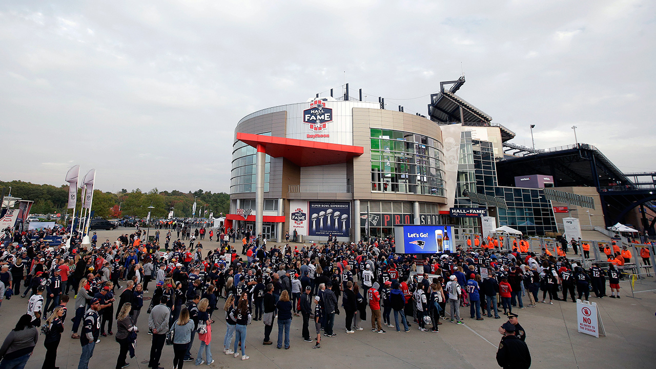 new-england-patriots-gillette-stadium-fans