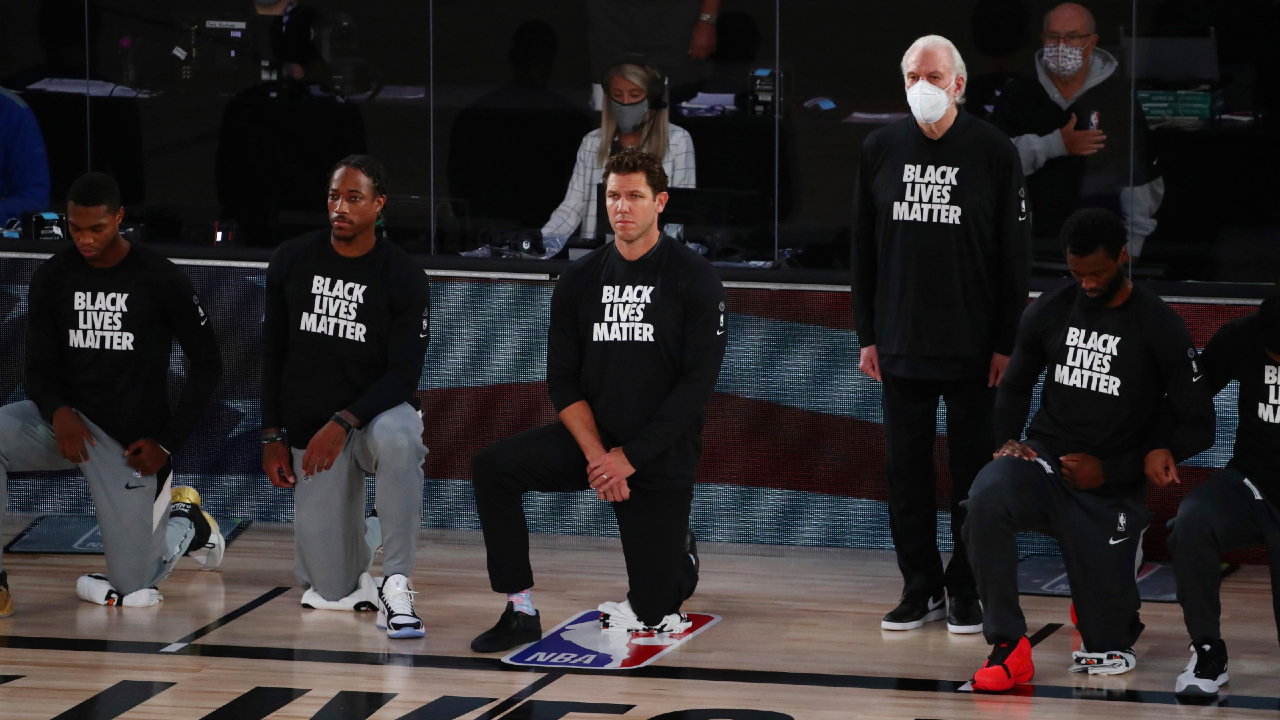 Spurs coaches Gregg Popovich, Becky Hammon stand during anthem - Sportsnet.ca