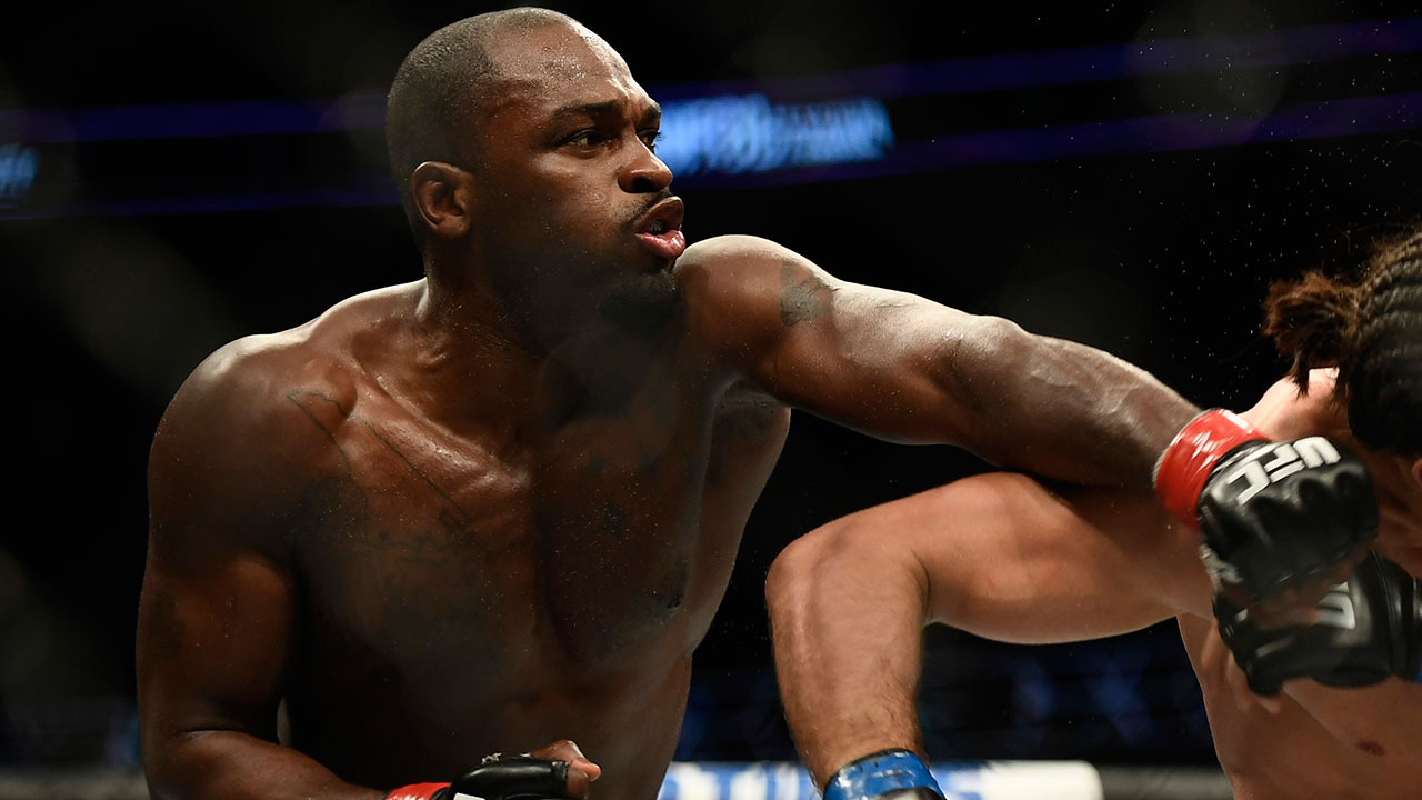 UFC middleweight Derek Brunson throws a punch. (Justin Tang/CP)