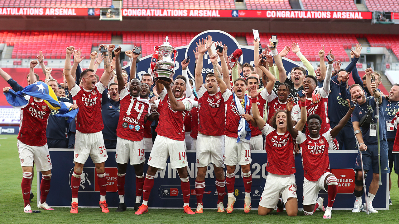 arsenal-lift-fa-cup-trophy-chelsea