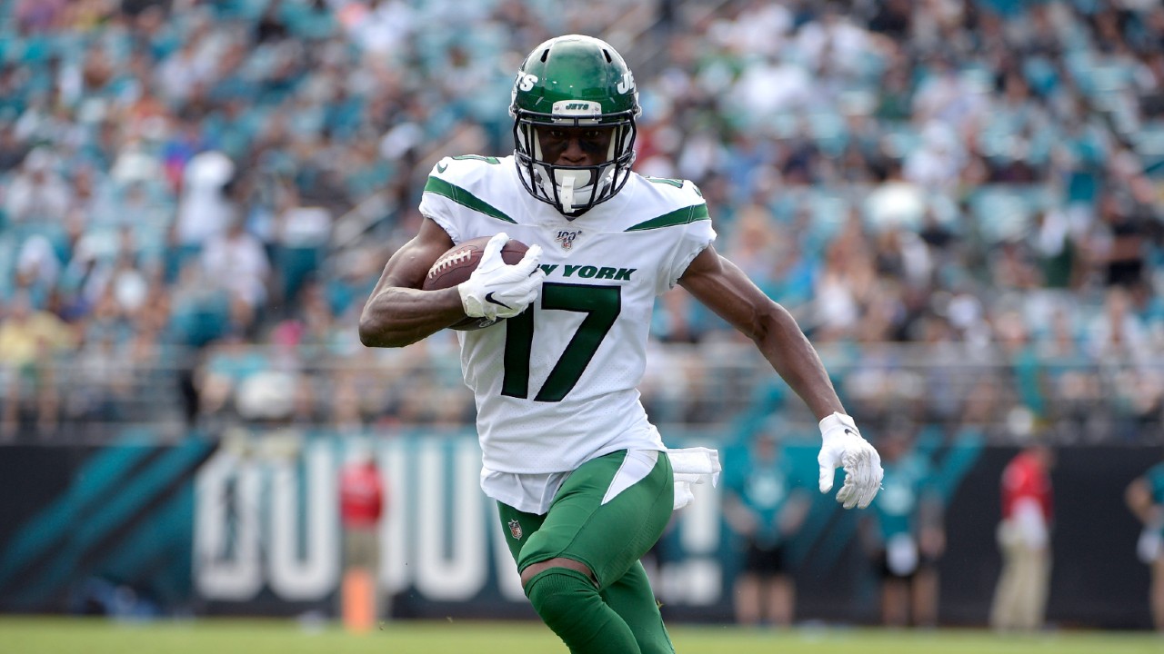 Jets re-sign WR Vyncint Smith ahead of free agency period ...
