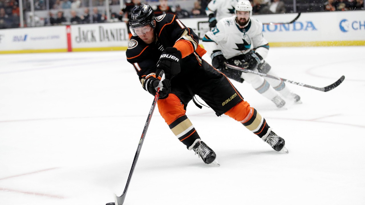 Former Anaheim Ducks forward Daniel Sprong has re-signed with the Washington Capitals. (Marcio Jose Sanchez/AP)