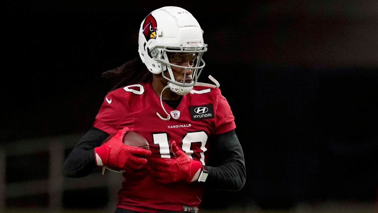 Arizona Cardinals wide receiver DeAndre Hopkins makes a catch as receivers run drills during an NFL football workout Wednesday, Aug. 12, 2020, in Glendale, Ariz. (Ross D. Franklin / AP)