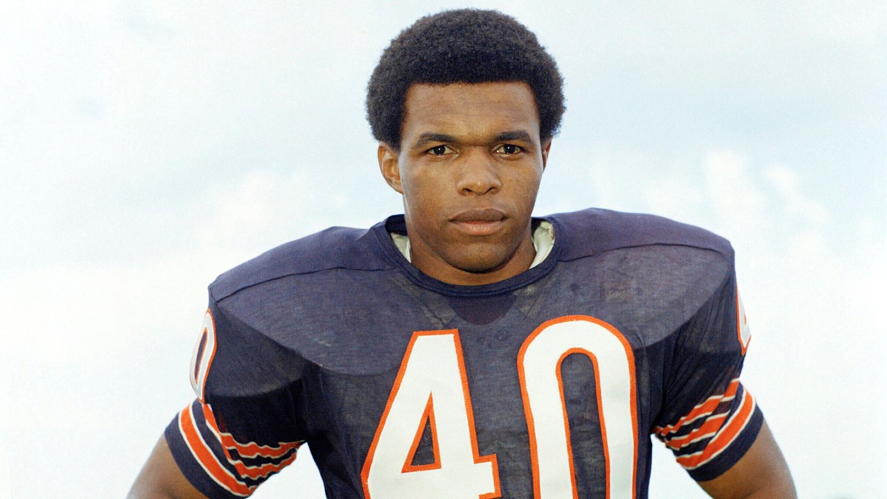 Chicago Bears legend Gale Sayers, a Hall of Famer and one of the greatest running backs of all-time, has died. He was 77. (AP Photo)