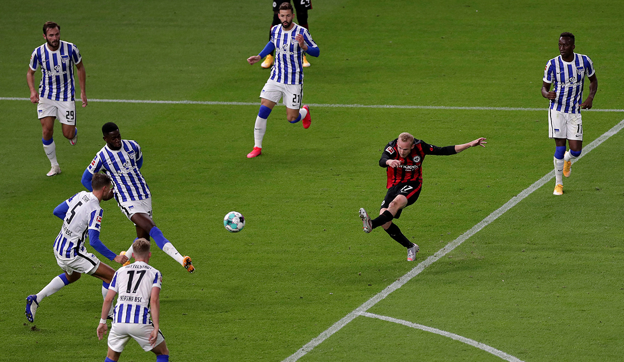 Frankfurt's Sebastian Rode, second right, scores his side's third goal during the Bundesliga match between Hertha BSC Berlin and Eintracht Frankfurt in Berlin, Germany, Friday, Sept. 25, 2020. (Michael Sohn/AP)